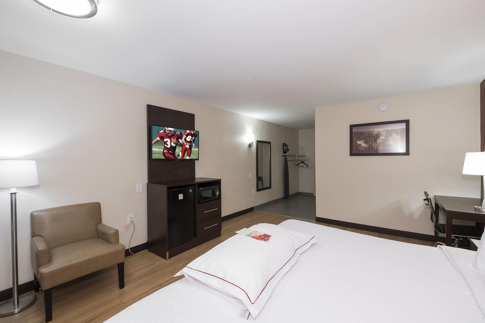 Red Roof Inn Plus+ Poughkeepsie Exterior photo